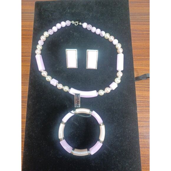 Unbranded Jewelry - Vintage Genuine Lucite Pink White & Silver Toned Set Necklace,Bracelet & Earring